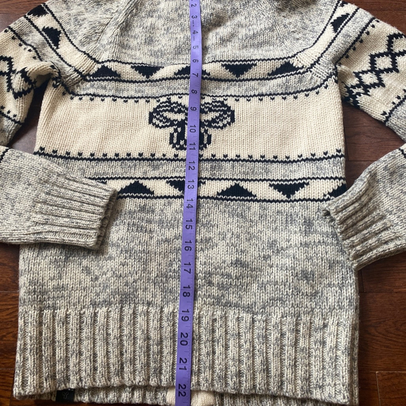 TNA Women’s XS Hooded Cowichan Knit Lambswool Sweater Beige & Black Zip Front - Picture 10 of 11